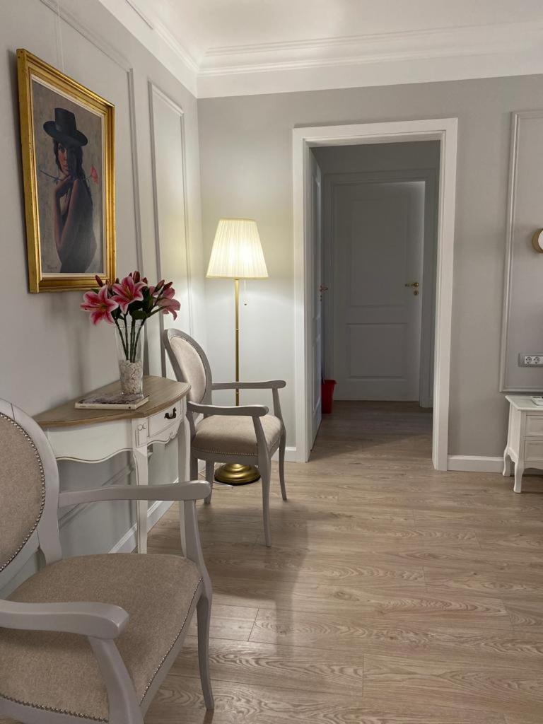 Central Spacious Apartment With Balcony - Alba Carolina Alba Iulia Exterior foto